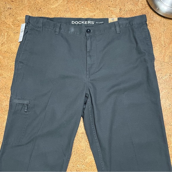 Dockers Men’s Classic Fit D3 Flat Front Comfort Cargo Pants Gray NWT Sz W42 L30 - Picture 7 of 15